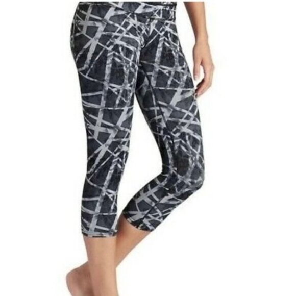 Athleta Women's Black & White Floral Geo Sonar Capri Leggings Size Medium - Picture 8 of 8